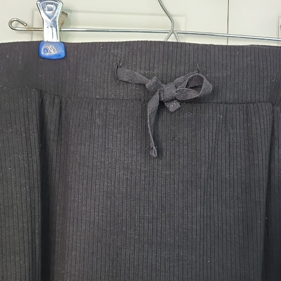 Main Street Exchange NWT Ribbed Pull-on Black Elastic Waist Midi Skirt XL - Picture 2 of 9
